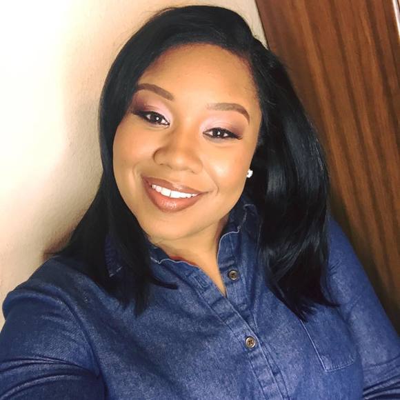 Meet your Posher, Latoya - Picture 1 of 1